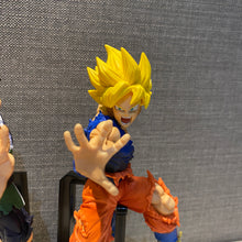 Load image into Gallery viewer, Goku &amp; Bardock&lt;br&gt;Figure&lt;br&gt;Dragon Ball
